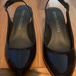 Sling back patten leather shoes